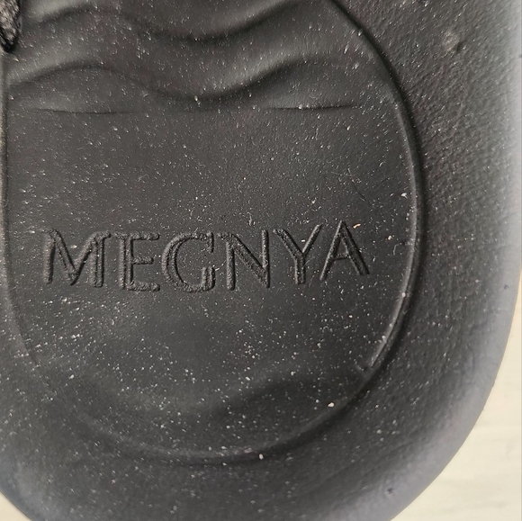 Black strapped sandals - Picture 7 of 9